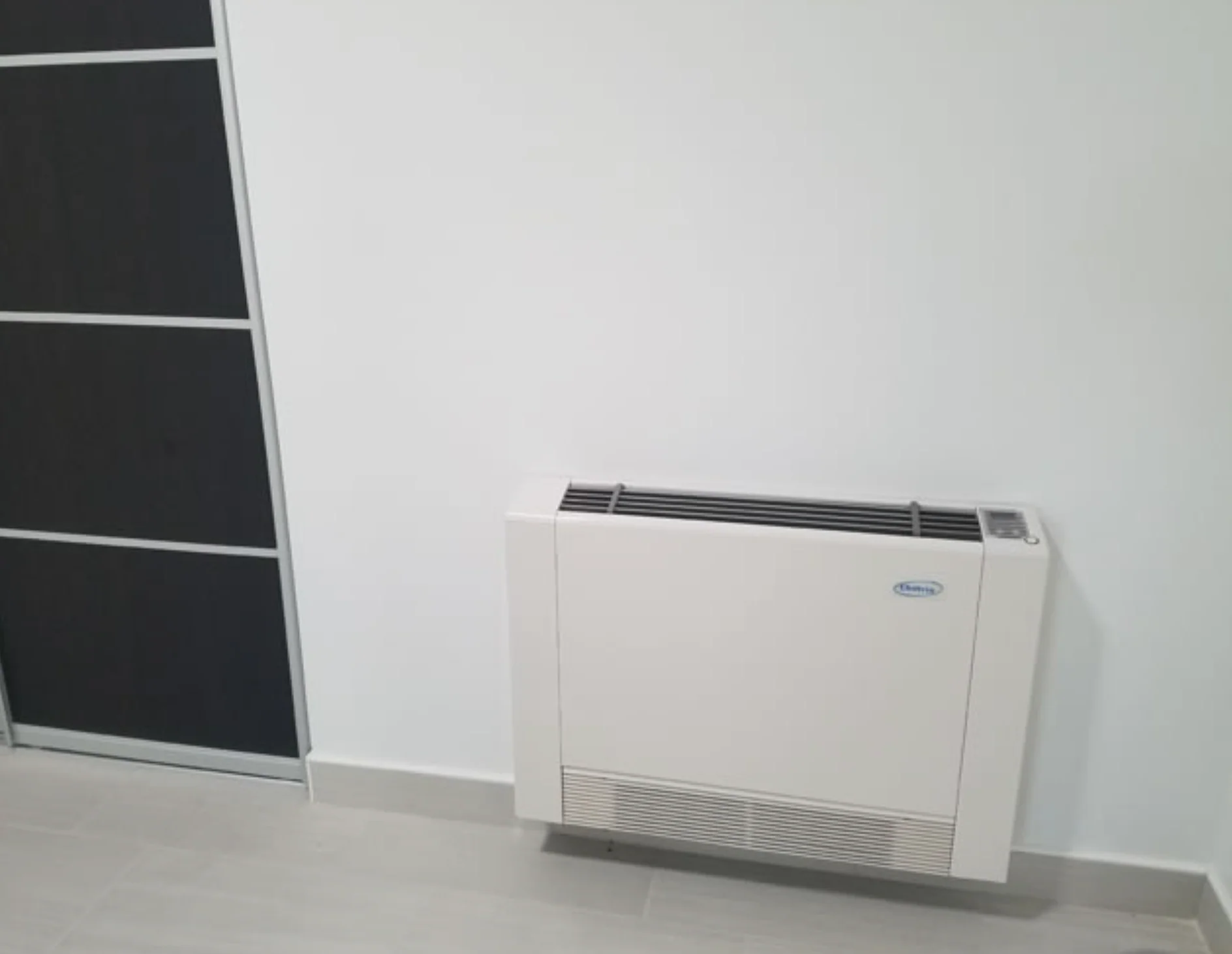 CXI65 - Chiltrix, Universal Indoor Unit, DC Inverter Fan Coil Unit, 6Kbtu - Image 3